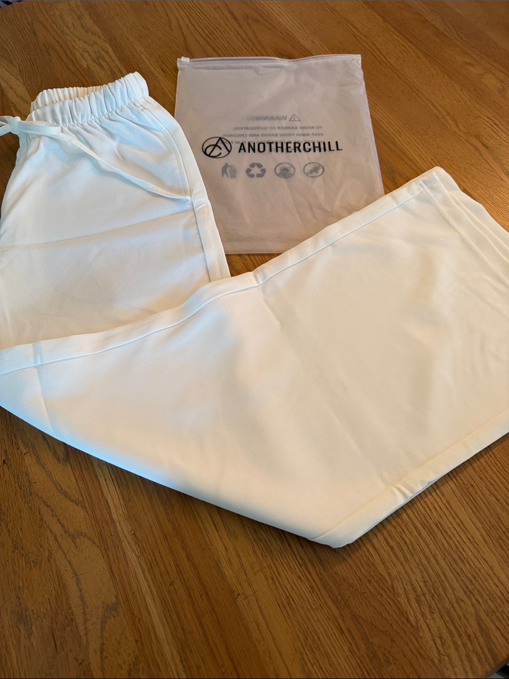 Women’s  White Drawstring Jogger Pants